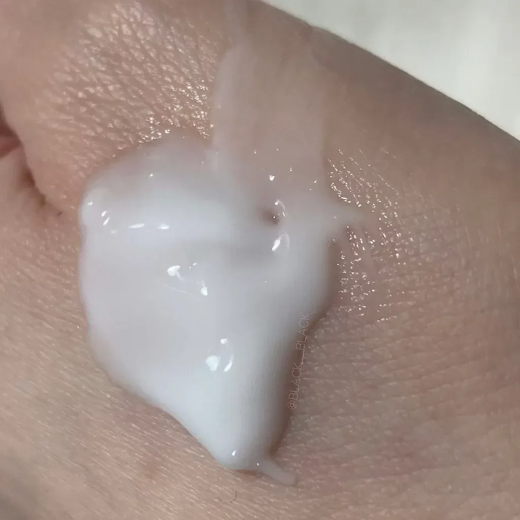 Loshi Horse Oil Skin Cream Deep Moisture Body and Face Cream 220g - Image 3