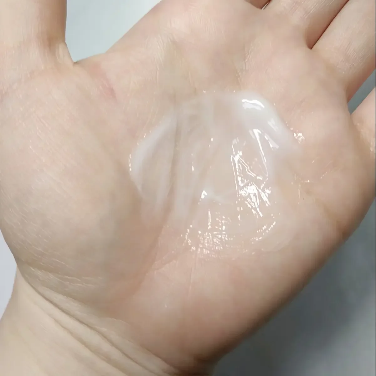 Loshi Horse Oil Skin Cream Deep Moisture Body and Face Cream 220g - Image 4