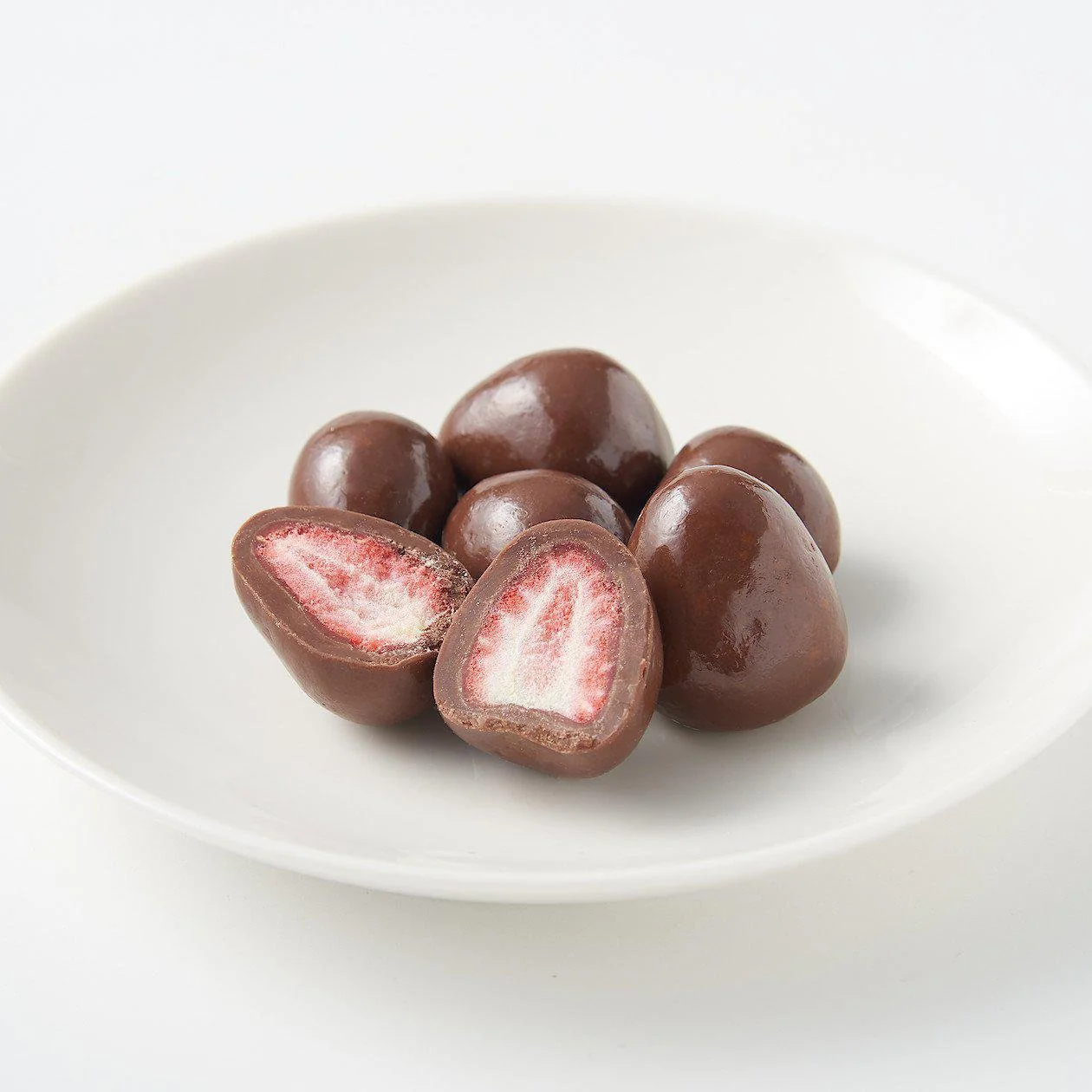 Muji Chocolate Covered Whole Freeze-Dried Strawberries 50g - Image 3