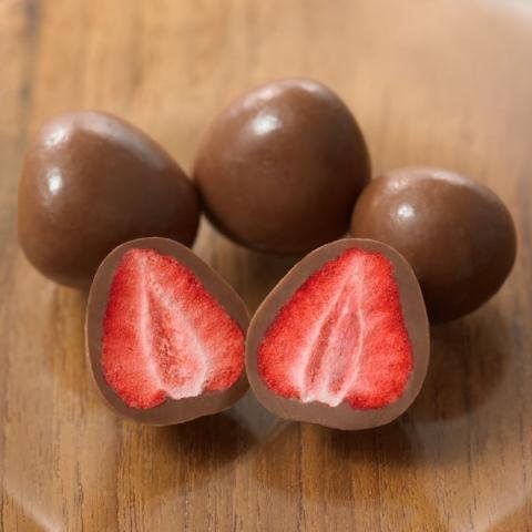 Muji Chocolate Covered Whole Freeze-Dried Strawberries 50g - Image 4