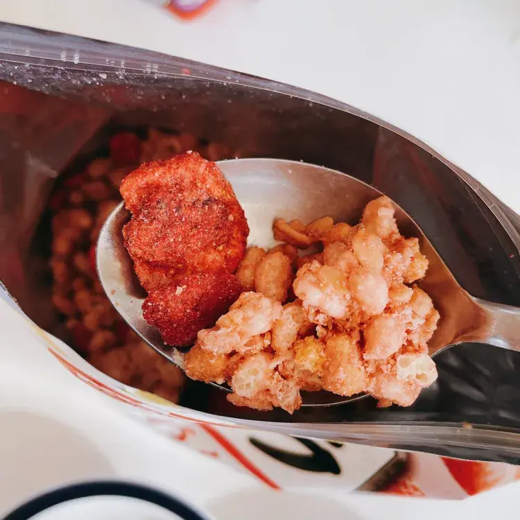 Nissin Gorogura Strawberry Granola High Fiber Breakfast Cereal 320g - Image 3