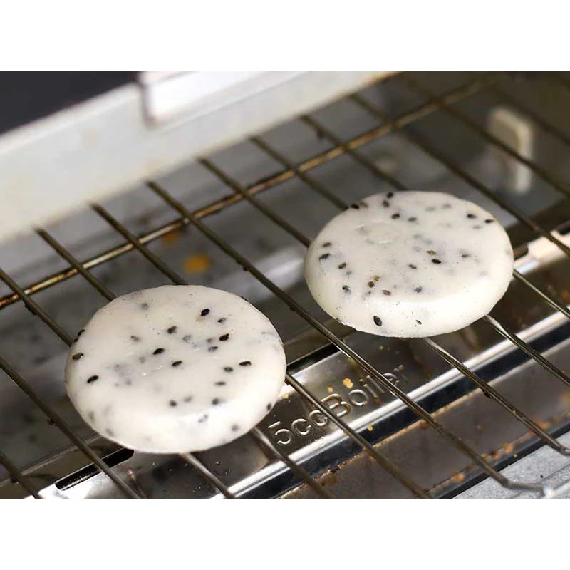 Usagimochi Azuki Bean Paste Filled Dried Mochi Snack Black Sesame Flavor 90g - Image 4